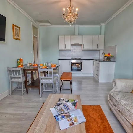 Lejlighed Pezzo 3-bedroom Lakeview With Shared Garden And Terrace San Siro (Lombardy)