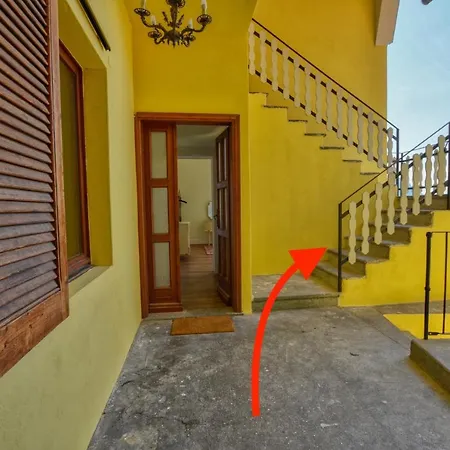 Lejlighed Pezzo 3-bedroom Lakeview With Shared Garden And Terrace San Siro (Lombardy)